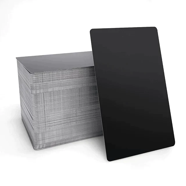 Exklusive Visitenkarten aus schwarzem Aluminium