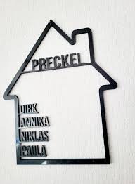 Modernes Acrylschild mit Gravur und wählbarem Hintergrund